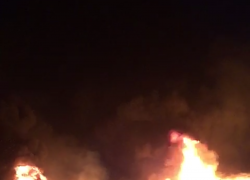 Поле мусора полыхает в Новороссийске