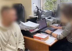 В Новороссийске задержали курьера мошенников, забравшего 6 млн у пенсионерки