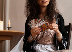 Новороссийских гадалок и экстрасенсов предлагают наказывать рублём  