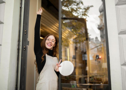 Гороскоп на 25 мая: звёзды советуют Стрельцам быть открытыми