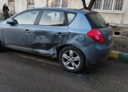 На дорогах Новороссийска произошло два автомобильных тарана 