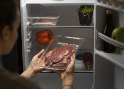 Томаты, прочь из холодильника: как новороссийцам правильно хранить продукты
