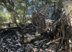 Серьёзный пожар разгорелся возле школы в Новороссийске