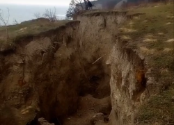 В Новороссийске произошел крупный обвал земли