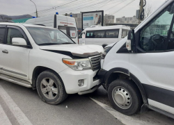 Умер за рулем: в Новороссийске водителю иномарки стало плохо во время движения