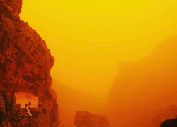 Африканская буря создала угрозу ЧС вблизи Новороссийска