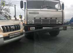 Восточный район Новороссийска встал в мёртвую пробку из-за ДТП