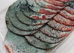 Колбаса и молоко «дор блю»: тех, кто продает просрочку, будут штрафовать автоматически