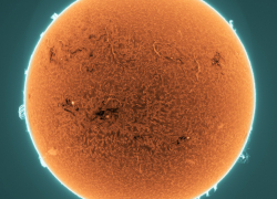 Гороскоп от “Блокнота” на 18 июня: звезды советуют Ракам отдохнуть, а Водолеям выйти из зоны комфорта