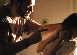 «Бил, душил на глазах у сына», - жертва домашнего насилия рассказала об издевательствах супруга из Новороссийска