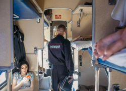 Возраст краже не помеха: пожилой пассажир прихватил вещи попутчика, покидая поезд "Екатеринбург -Новороссийск"