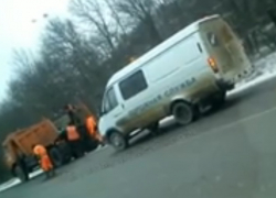 Новейшие технологии используют рабочие при ремонте на трассе Новороссийск - Краснодар