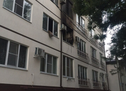 Пока тушили одну, затопили несколько других квартир в Новороссийске