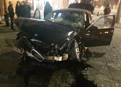 Черный "Бумер" у входа в ювелирный – ДТП по-мажорски