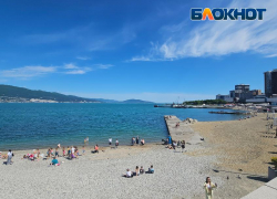 Пляжный сезон на Чёрном море открыт: прогрелась ли вода в Новороссийске 