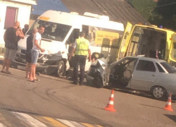 Повреждения внутренних органов, переломанные ноги и руки, сочетанные травмы – результат ДТП с маршруткой № 15 в Новороссийске