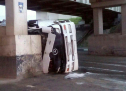 В Новороссийске под железнодорожным мостом в ДТП погиб пенсионер