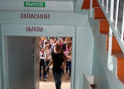 Новороссийских школьников эвакуировали из-за брошенного рюкзака