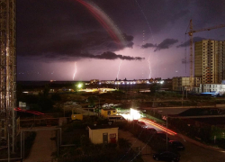 Героическим стебом встретил город-герой Новороссийск разгул стихии и вой сирен