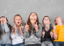 Работа мечты: депутаты предложили платить зарплату родителям