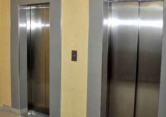 «Лифт по 10 раз на день ломается!» - новороссийцы пешком добираются до верхних этажей в новостройках 