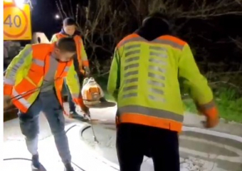 Красят по ночам: в Новороссийске «рисуют» свежую разметку