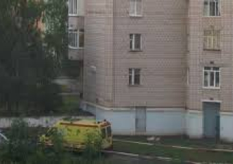 Тело восьмиклассницы нашли под окнами многоэтажки в Новороссийске