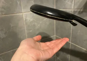 «Я не хочу вонять!»: инвалид из Новороссийска устал жить без воды и света