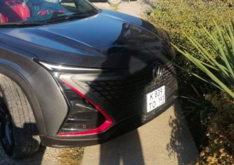 Новороссийский автохам "оккупировал" тротуар