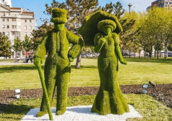 Новороссийцы гуляют по городу и фотографируют его красоты