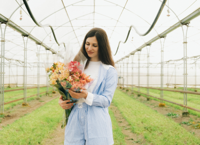 Цветочная ферма под Новороссийском: цветы из теплицы сразу в магазин 