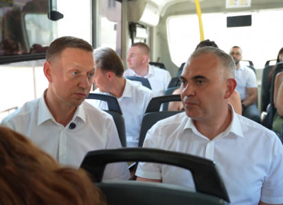 Жарко, нет мусорки: глава Новороссийска покатался по городу на маршрутке