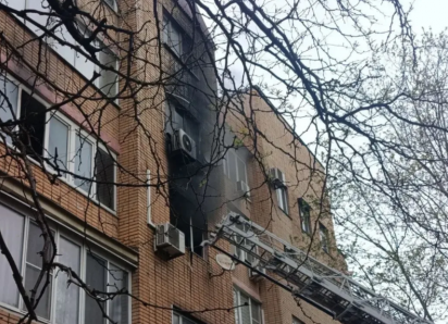 В Новороссийске прямо сейчас горит жилой дом
