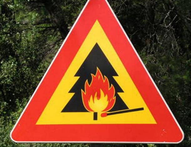 Новороссийцев вновь предупредили о высокой пожароопасности на территории леса