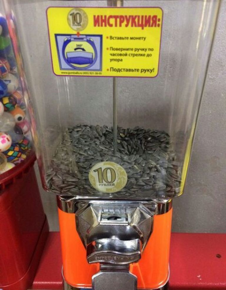 Автомат с необычным содержимым обнаружили в одном из торговых центров Новороссийска