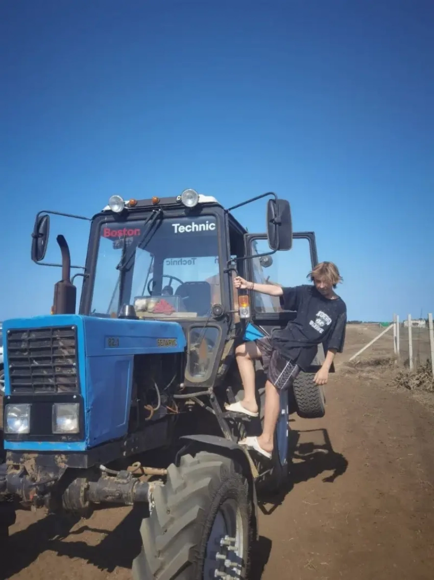 От идеи в вагоне купе до настоящего проекта: школьник из Новороссийска создал ИИ-помощника для садоводов