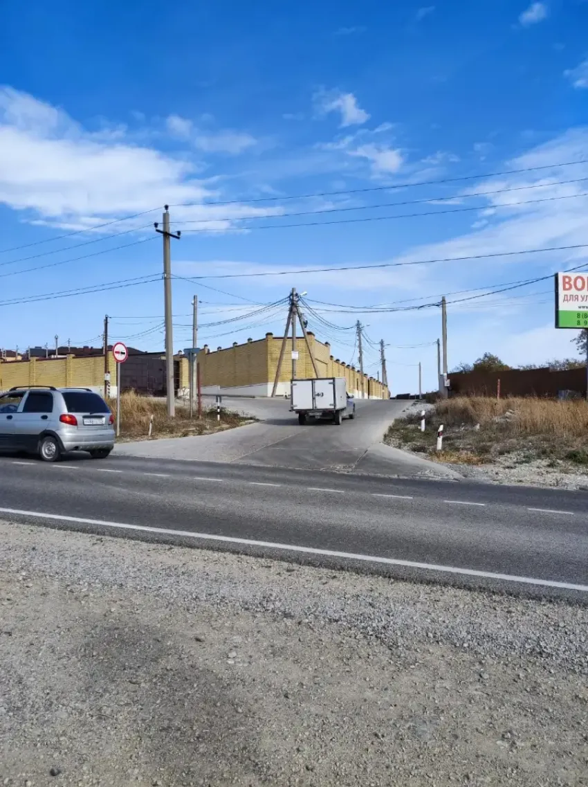 Новороссийцев вынудили рисковать жизнью и перебегать через трассу