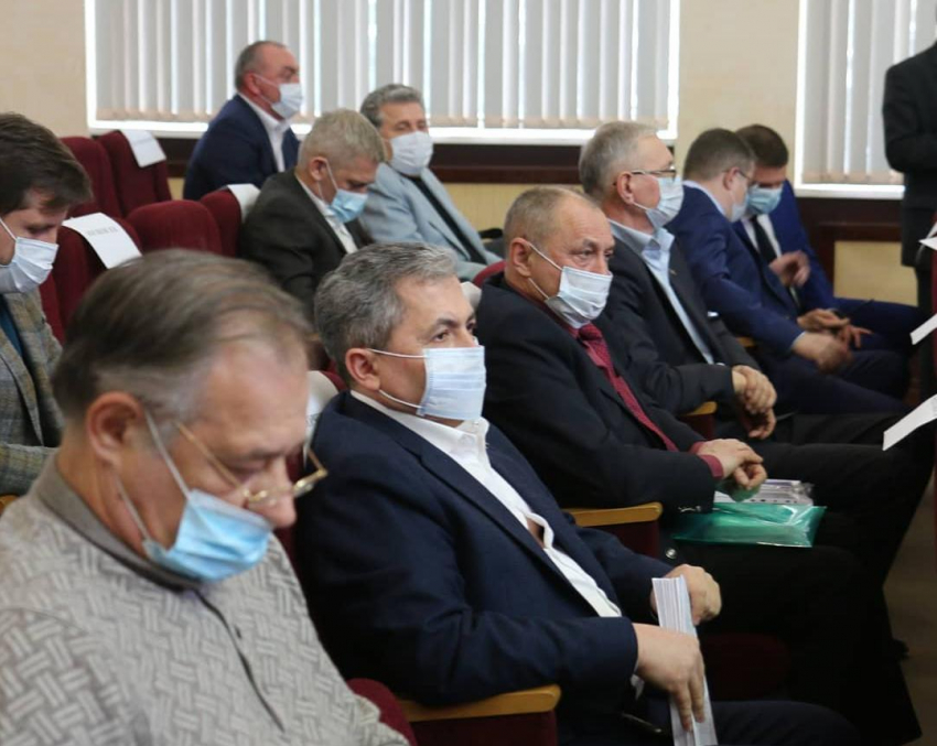 Наказание за ложь и глас народа: городская Дума утвердила изменения Устава Новороссийска