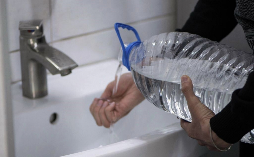 Ни помыться, ни приготовить: 36 дней часть дома в Новороссийске живет без воды 