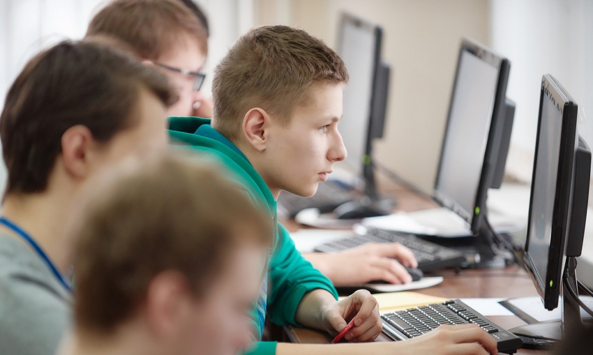 В детских здравницах Новороссийска мальчишек и девчонок обучат IT-технологиям