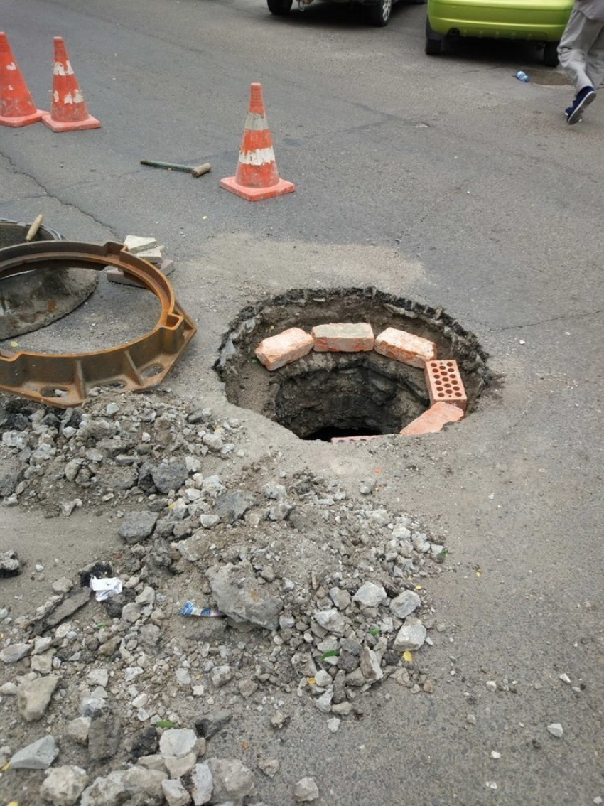 «Черные дыры» - острая проблема дорог Новороссийска
