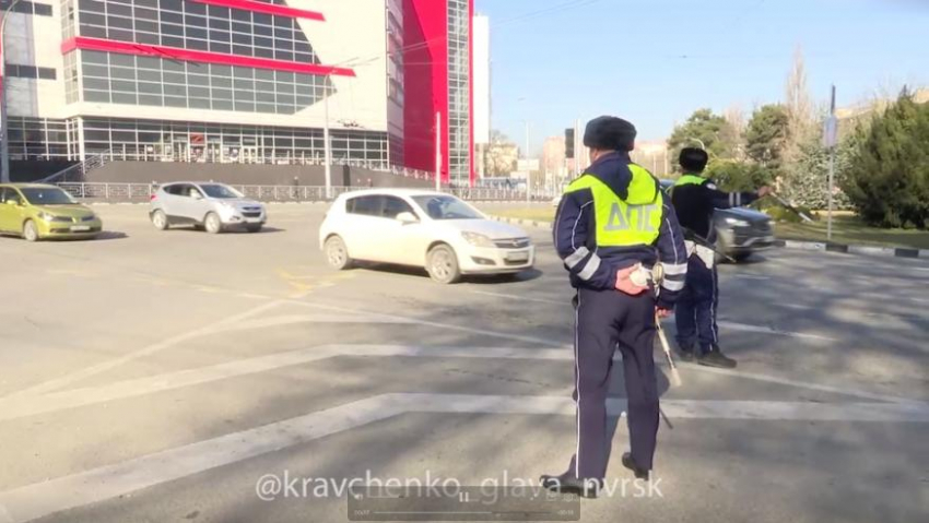 «Девчата, имейте в виду»: на улицах города водительниц авто массово останавливают сотрудники ГИБДД