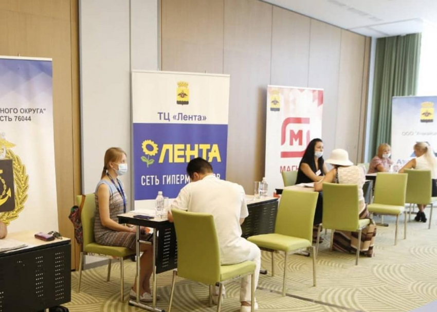 Новороссийцы трудоустроились на ярмарке вакансий