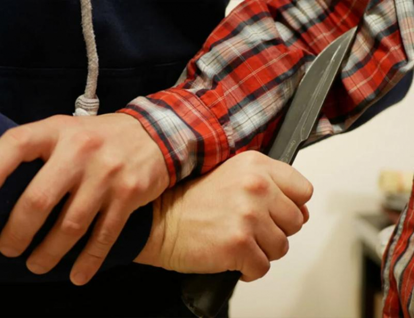 Жительнице Новороссийска, убившей мужа при самообороне, заменили статью обвинения 