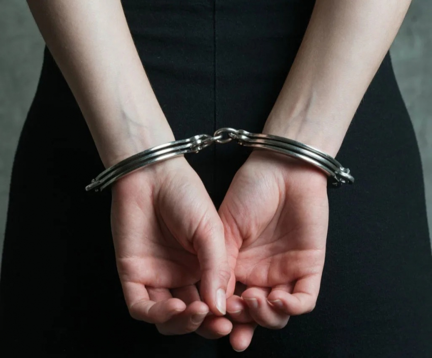 «Золотые ручки»: 19-летняя грабительница устроила серийные кражи в Новороссийске 