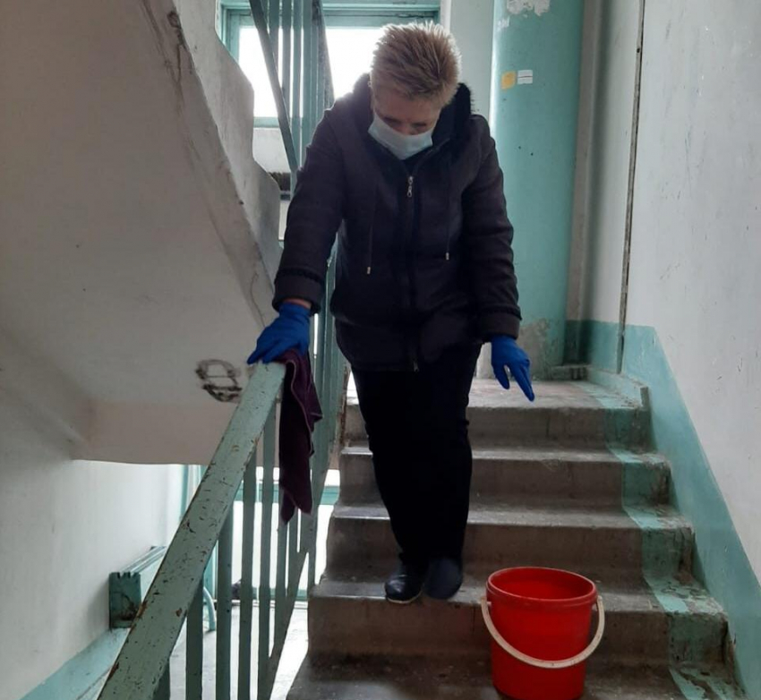 В подъездах Новороссийска начали проводить дезинфекцию против коронавируса