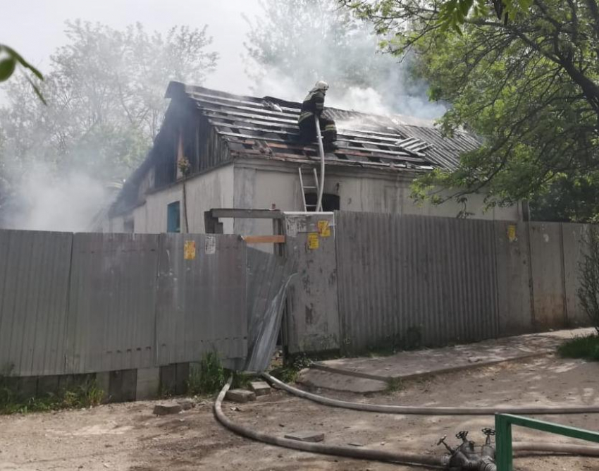 После первомайского парада в центре Новороссийска разгорелся пожар 