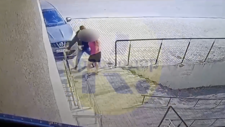 Полиция задержала неадеквата, напавшего на девушку с ножом в Геленджике