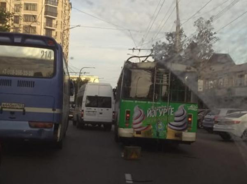 Столкновение общественного транспорта привело к коллапсу в Новороссийске