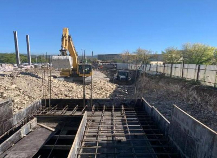 Спортивный комплекс в станице Натухаевской строится, но медленно: привлечены неквалифицированные рабочие